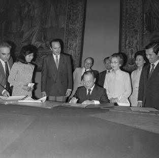 Signature du premier accord, le 14 Juillet 1982